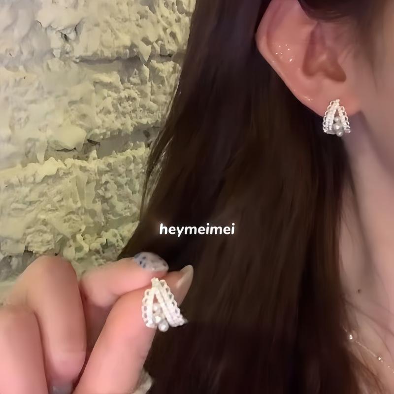 Diamond Butterfly Pearl Stud Earrings Women's Small Exquisite Design Earrings Niche Versatile High-end Earrings