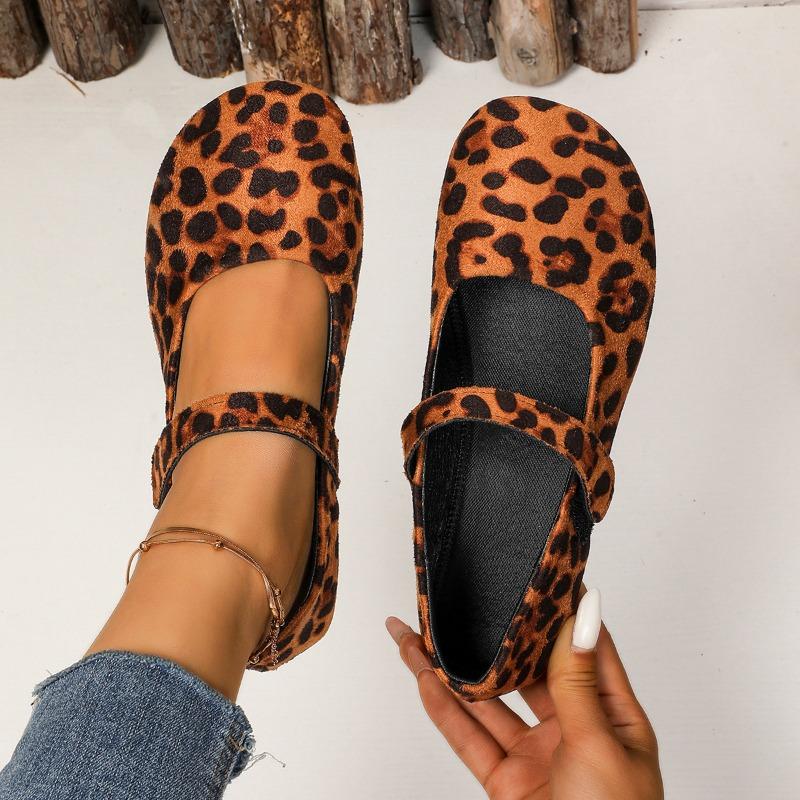 

Spring and Autumn new Mary Jane flats retro single shoes one-word buckle with shallow mouth small leather shoes women 43