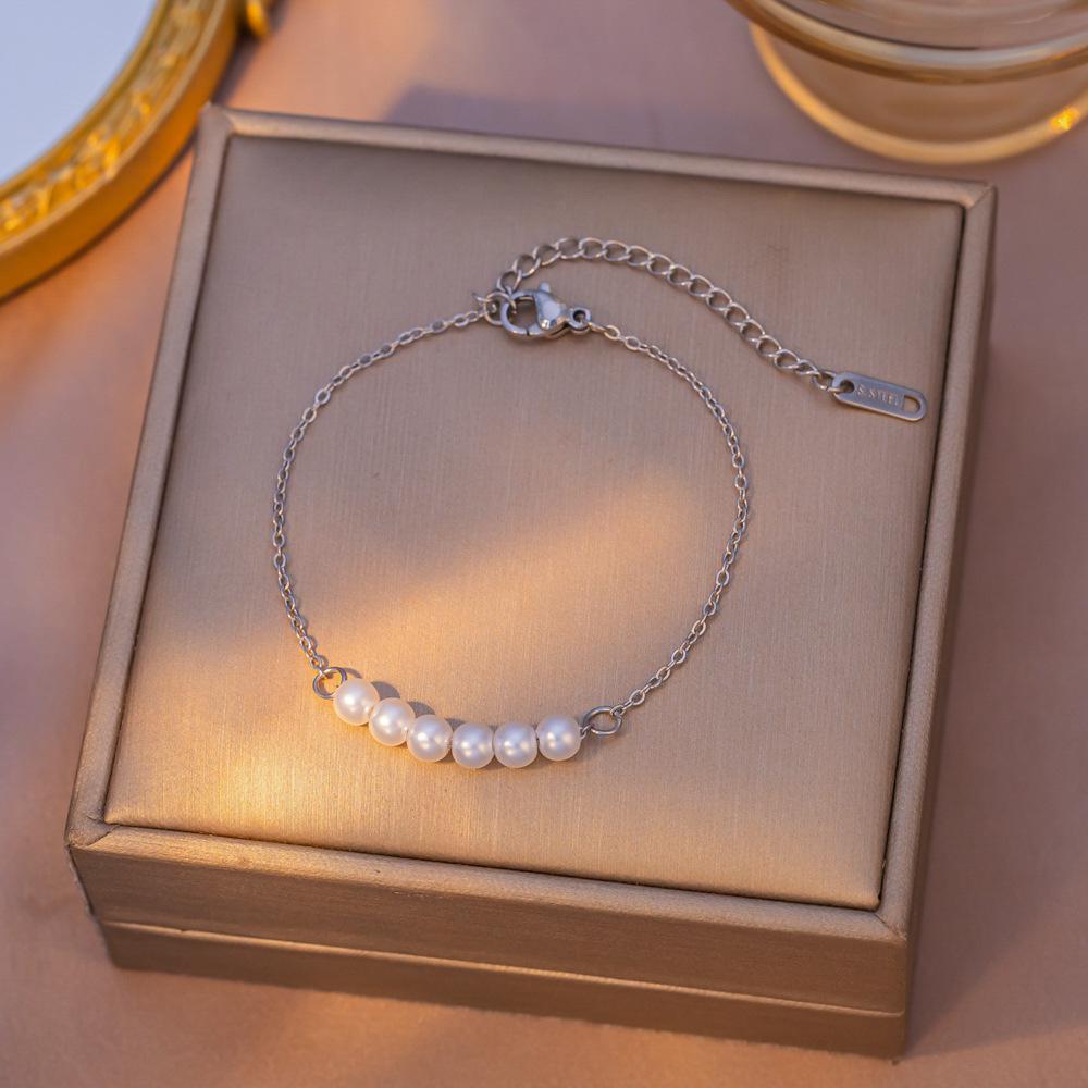 Elegant 18K Gold Titanium Steel Bracelets: European & American Fashion, Non-fading, Women's Versatile Personality Hand Jewelry