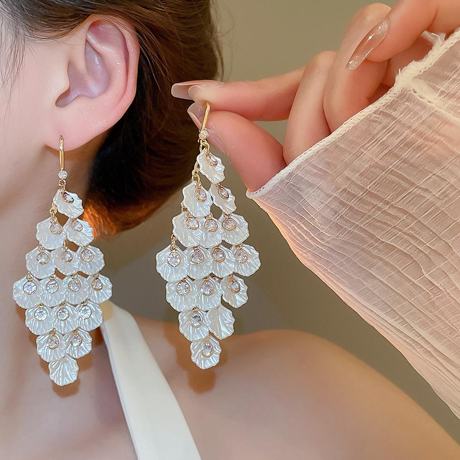 Diamantbesetzte Perlenblatt-Quastenohrringe: Luxuriöses, vielseitiges Design für Eleganz in der Mode