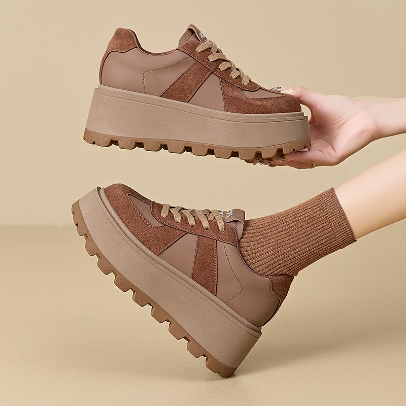 2025 autumn new velvet retro German training shoes women's muffin platform dad small inner height increase women's shoes 9238