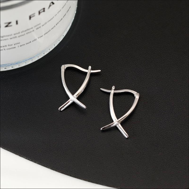 

2022 Trend: Women s Geometric Crossover Line Stud Ear Cuffs