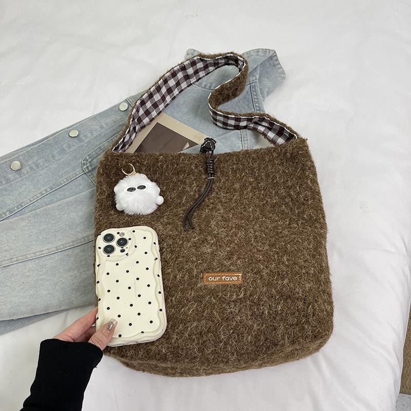 Autumn and Winter Korean Version of Women's Tote Bag Christmas Cute Plush Shoulder Bag Clutch Bag Commuter Fashion Handbag