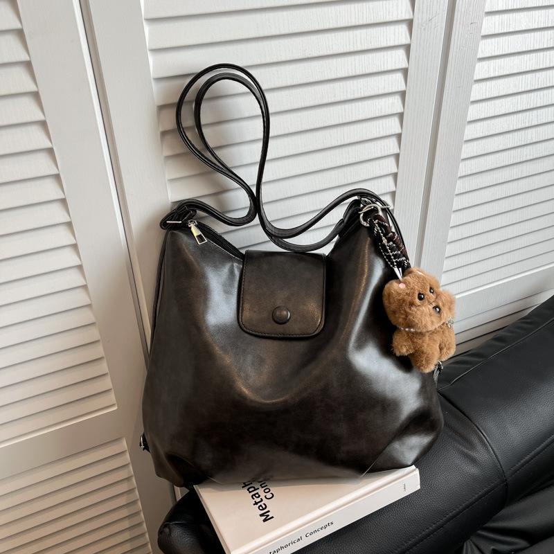 Multifunctional large-capacity bag women's 2025 autumn and winter new shoulder bag retro messenger bag commuter shoulder cloud bag