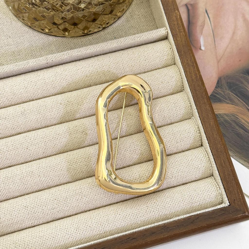 Chic French Retro Geometric Brooch for Jackets & Sweaters