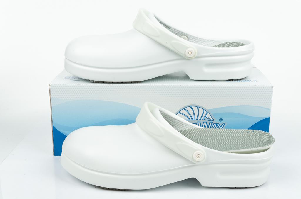 Safeway Medical White [AD811] 40/41
