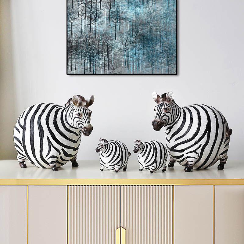 4 pezzi/set Ornamenti Famiglia Zebra in Resina Scultura Animale Simulazione Statua Zebra Decorazione per la Casa Ornamenti Artigianali Regalo per la Nuova Casa