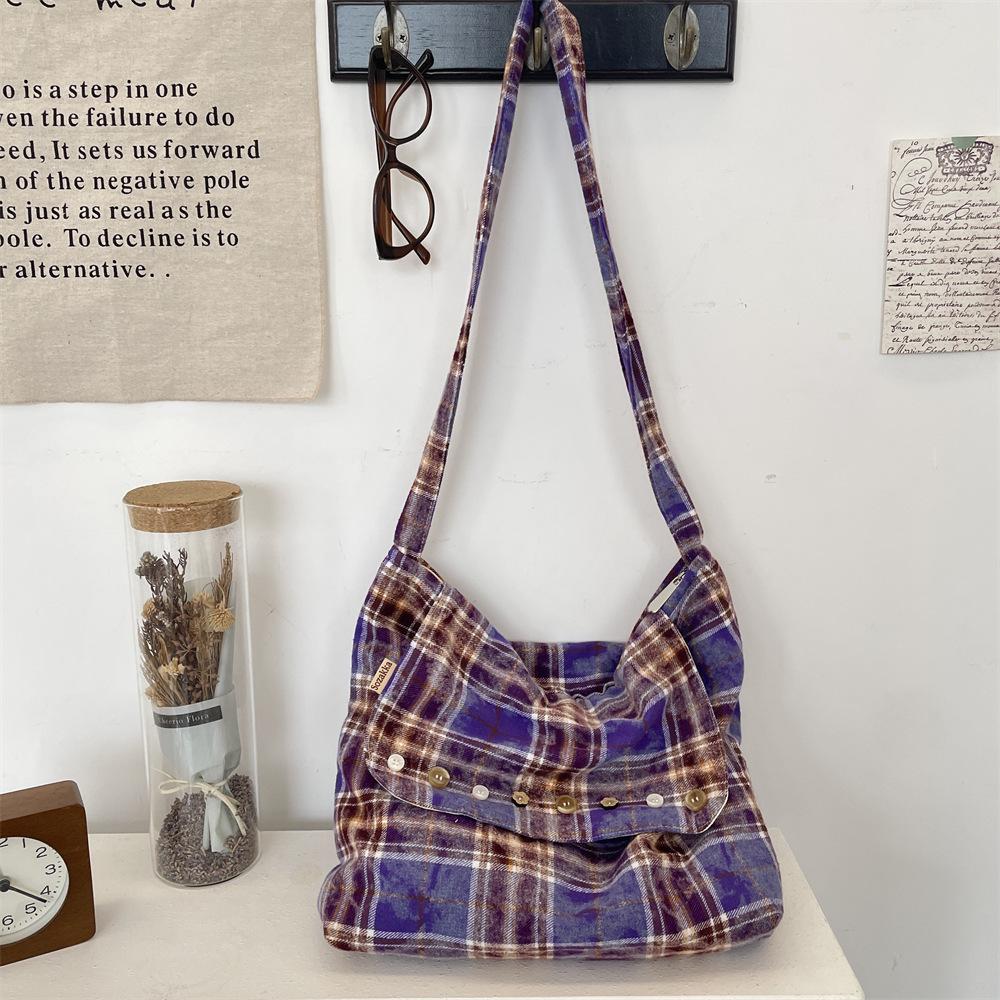New tie-dye plaid one-shoulder messenger bag, flip zipper canvas bag, large-capacity commuter underarm bag.