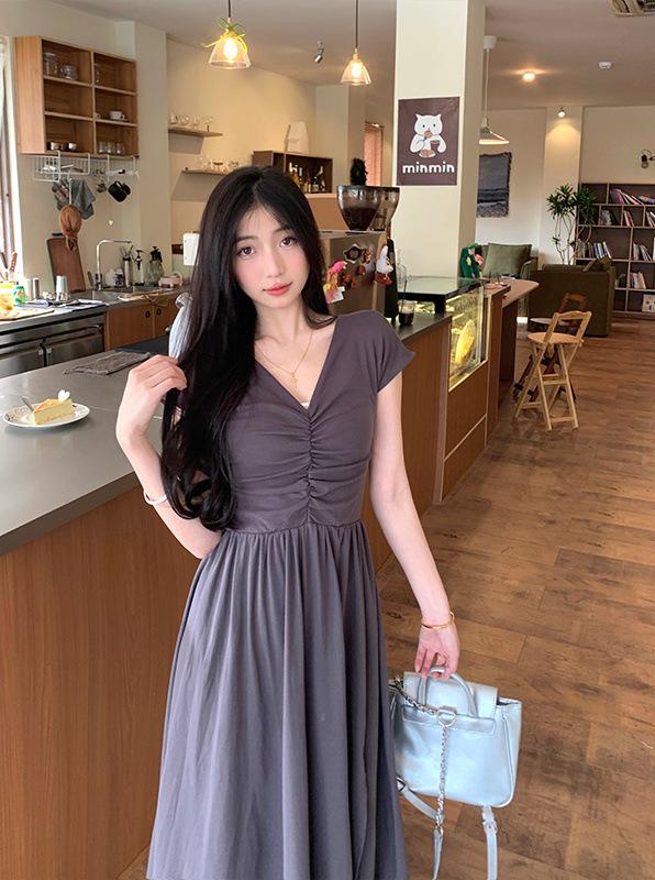 Plus Size Hepburn Style Little Black Dress - French Retro Summer Slit Skirt for Women