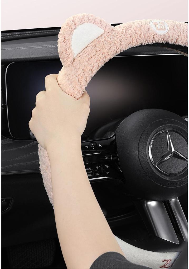 Cozy Non-Slip Plush Steering Wheel Cover - Cute, Warm, and Universal for All Seasons