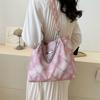 Trendy Large Capacity Women's Tote Bag In Fashionable Colors For Everyday Use And Casual Outings