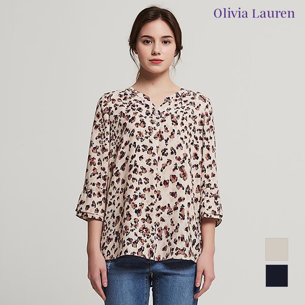 OLIVIALAUREN V-Neck Print Blouse_Vocnlvm3141