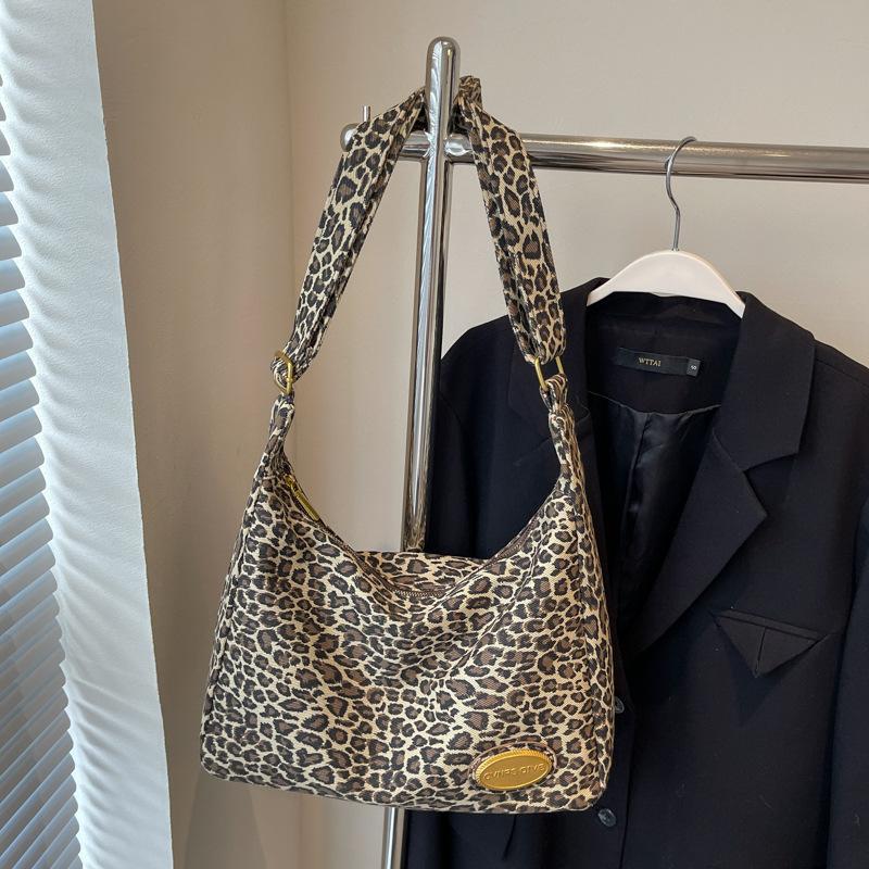 

Casual large-capacity bag women s 2025 new autumn fashionable leopard print messenger bag commuter shoulder bag tote bag