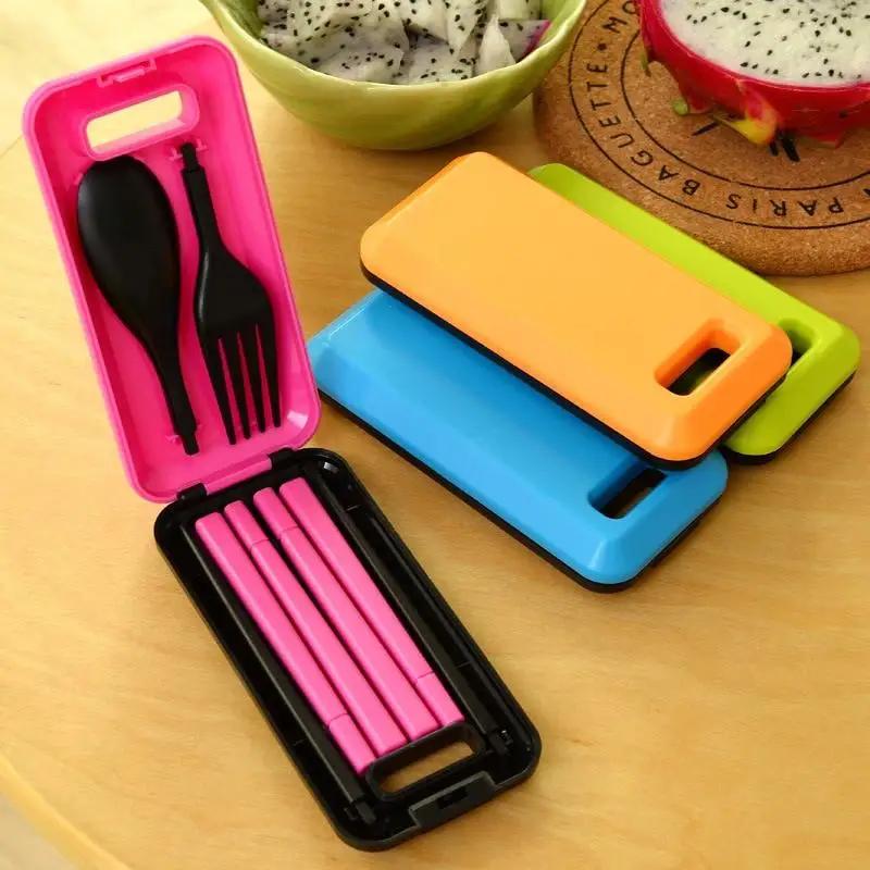 

3 Pcs Portable Reusable Spoon Fork Chopsticks Plastic Tableware Set Design for Outdoor Sports. Green