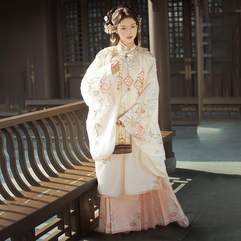 Flower ball crisp new product Ming-made horse dress heavy industry embroidery cloud shoulder stand-up collar autumn and winter cover