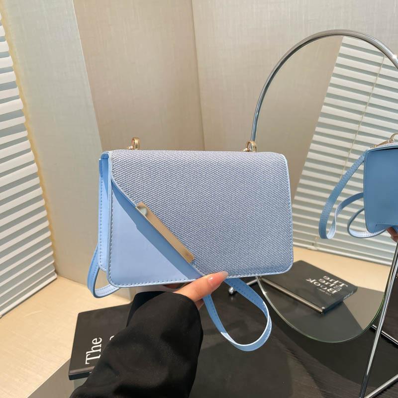 

Popular diagonal iron edge portable small square bag women s 2025 winter new fashion chain shoulder bag commuter messenger bag синий