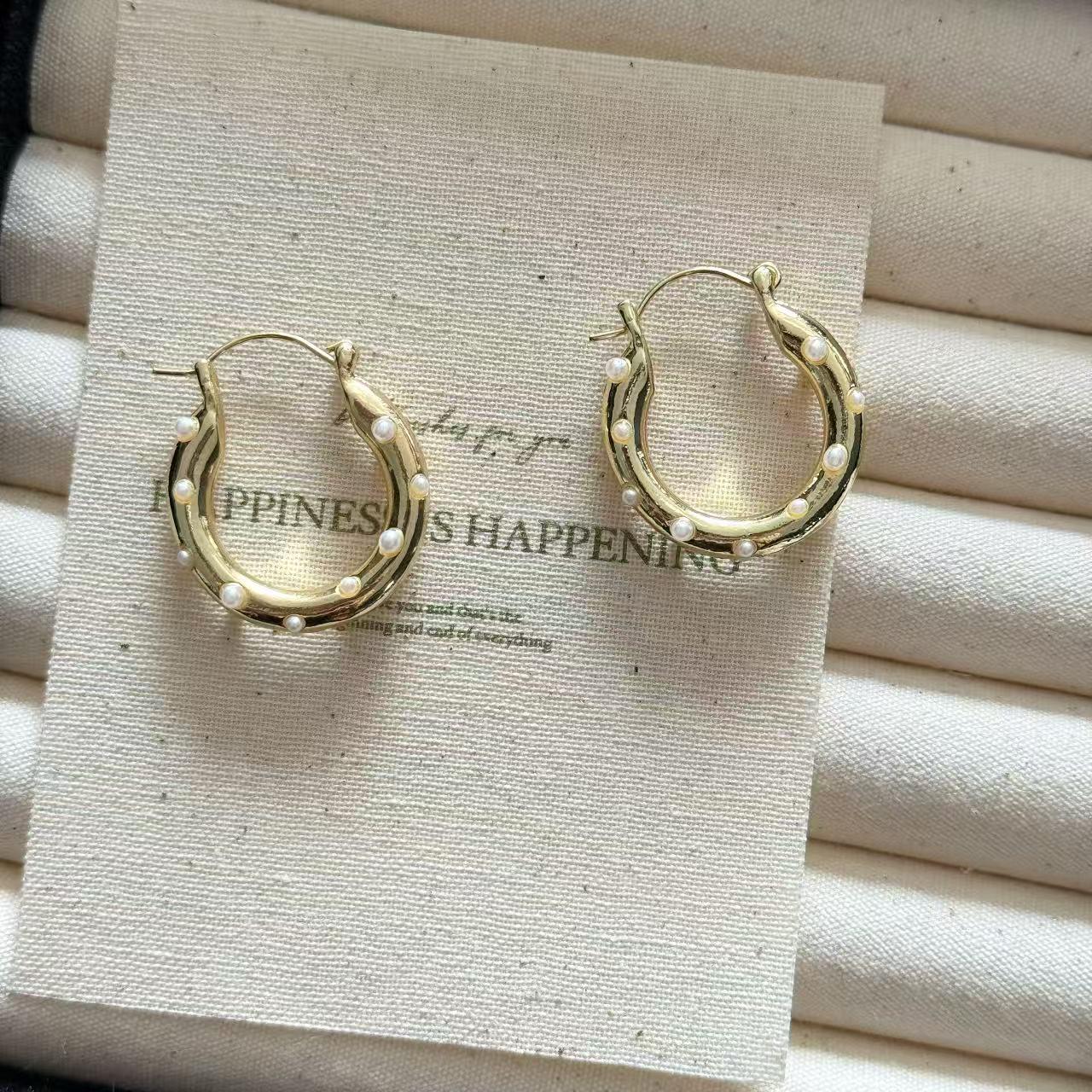 Luxury European & American Style Pearl Hoops - Versatile, High-Design Earrings for Women