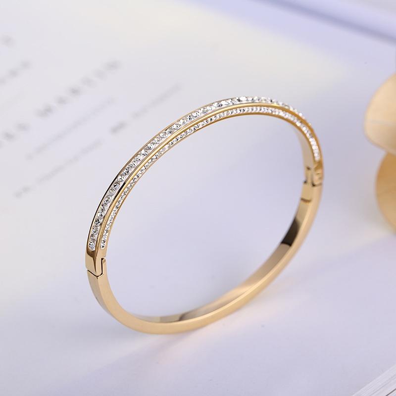 Classic Fashion Female Studded Sapphire Titanium Rose Bracelet Fade Jewelry Wholesale Color Rose Gold, Gold, Platinum