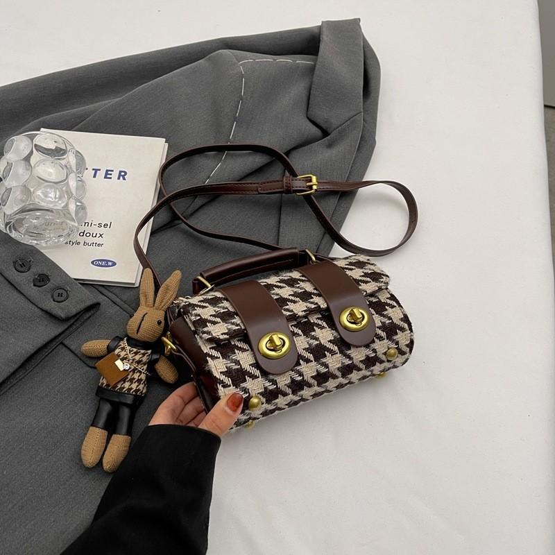 

Urban Minimalist Style Pu Material Pillow-shaped Messenger Bag With Checkered Pattern Coffee Bird