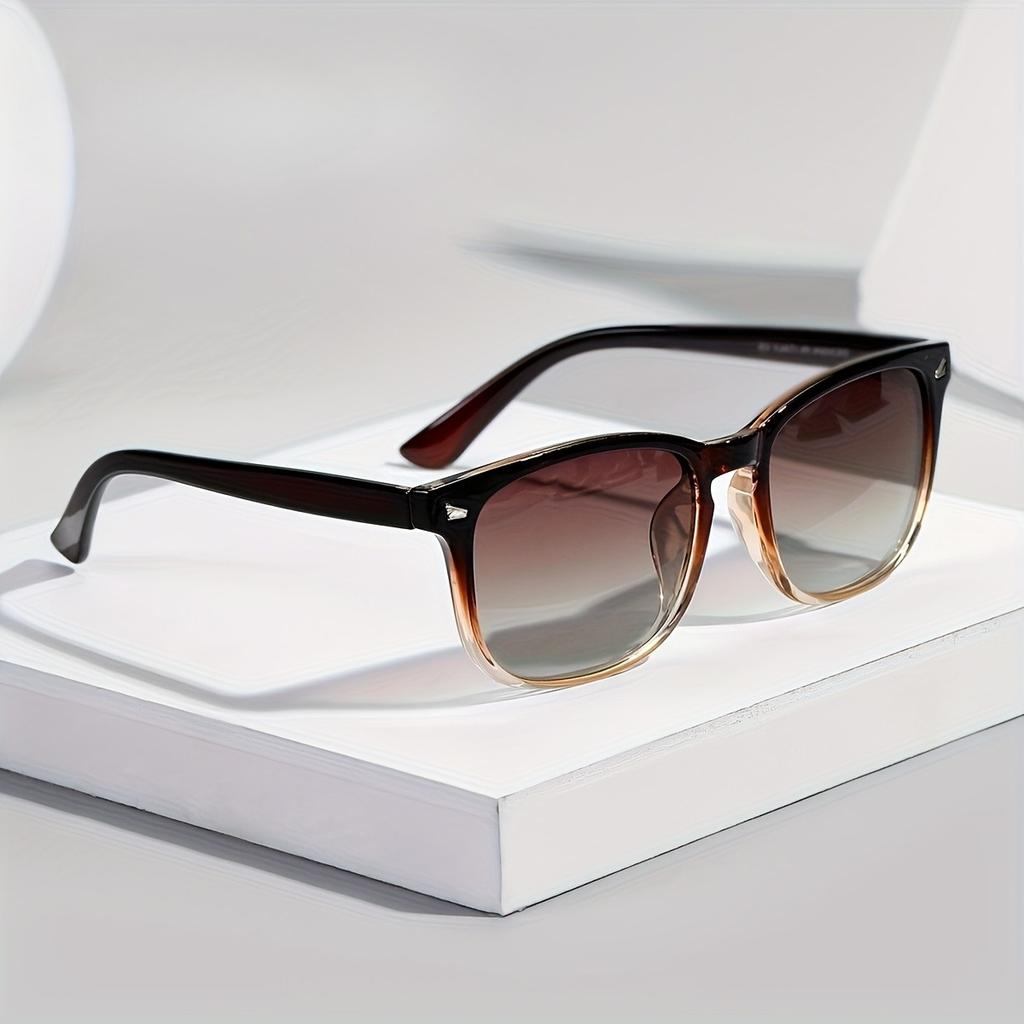 Unisex Retro Polarized, Trendy Driving Eyewear. Style for Men And Women, Lightweight, High-Quality Lenses