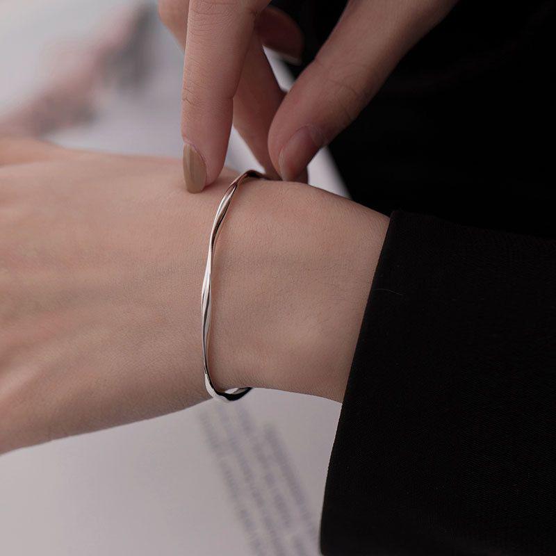 925 Sterling Silver Möbius Loop Open Bangle Women's Bracelet - Young, Light Luxury Design