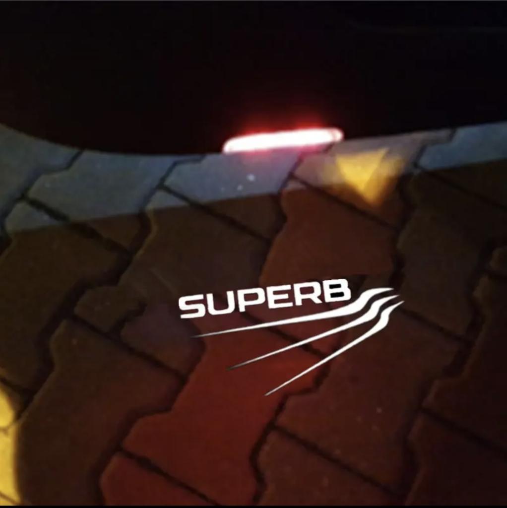 Autotür Willkommens-Laserprojektor Logo Geister Schatten Nachtlicht Auto Höflichkeitsleuchte Kit Für Skoda Superb 2 MK2 Superb 3 2009-2024