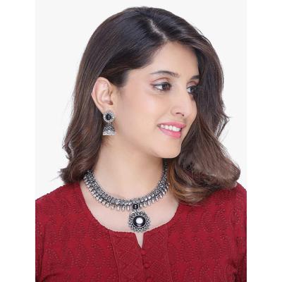 Kadınlar ve Kızlar için Özel Antik Tasarım Vintage Oksitlenmiş Gümüş Kolhapuri Taşlı Gerdanlık Seti Jhumka Küpeli