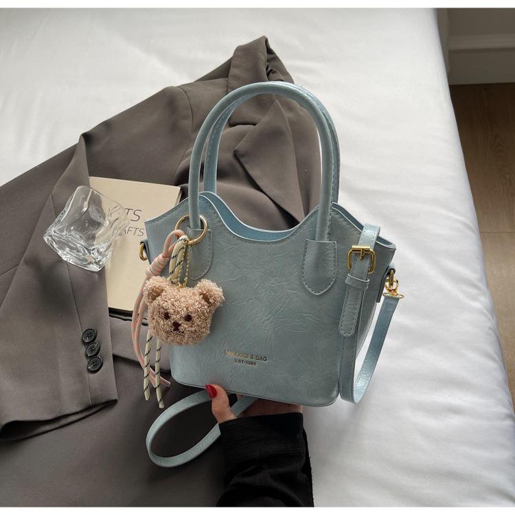 Versatile Premium 2025 Crossbody Bag Summer New Portable Bucket Bag Niche Design Retro Commuter Shoulder Bag