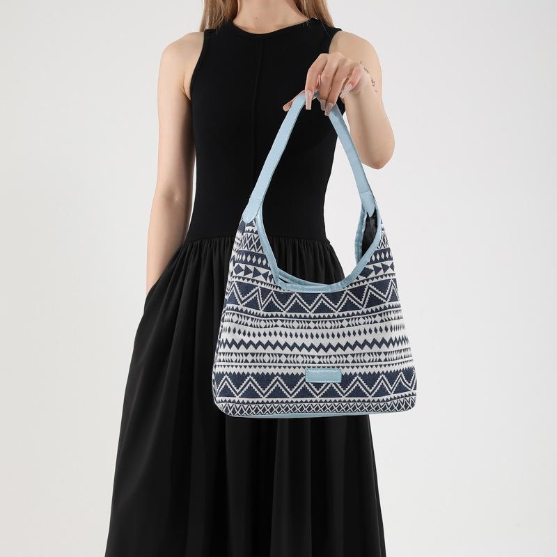 Simple and Fashionable Large Capacity Tote Bag Fashionable Student Daily Class Bag for Women's Summer New Shoulder Bag