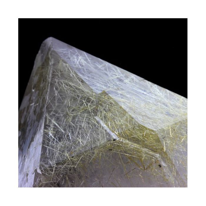 Pierres et Minéraux. Quartz + Rutile. 2022.0 ct. Diamantina, Minas Gerais, Brésil.