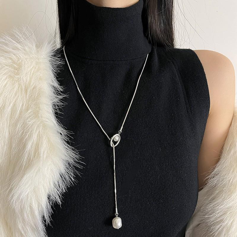 Asian Blogger-Inspired Saddle Bag Necklace: Luxury Women's Niche Sweater Chain Accessories