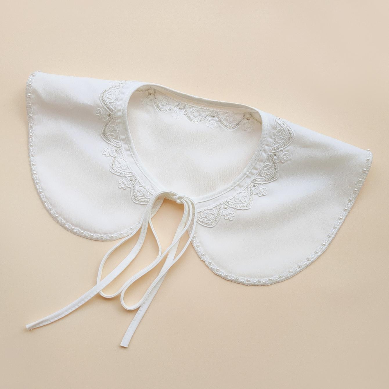 

1 часть жемчужной кружевной шали. Щедрый и качественный накладной воротник. отрывной. Универсальное и развлекательное украшение. Темперамен