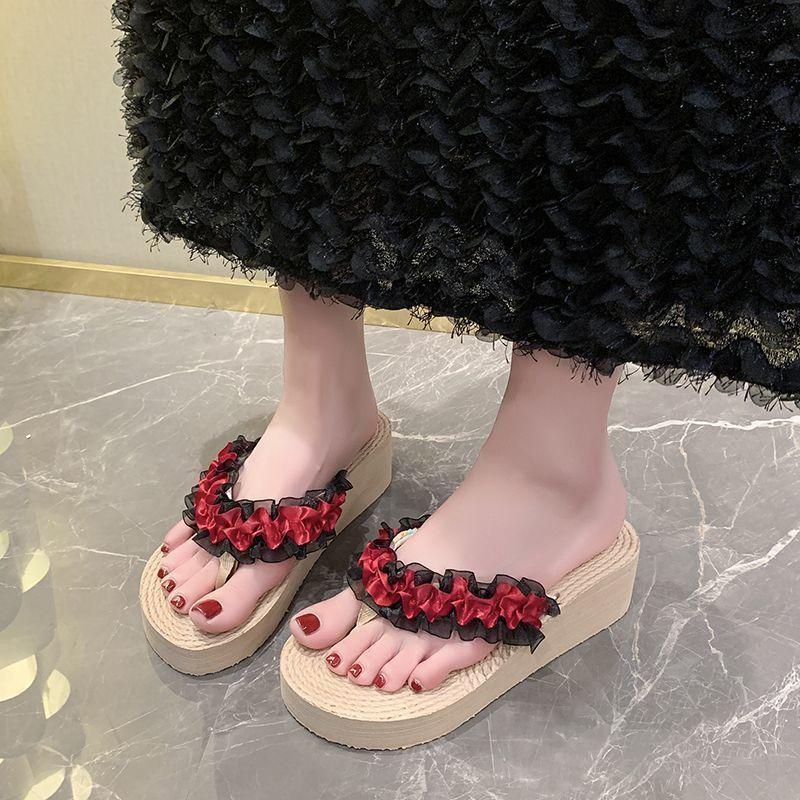 Fashion niche fairy with skirt flip-flops girl summer wear high-end beach thick bottom cool slippers woman 2025