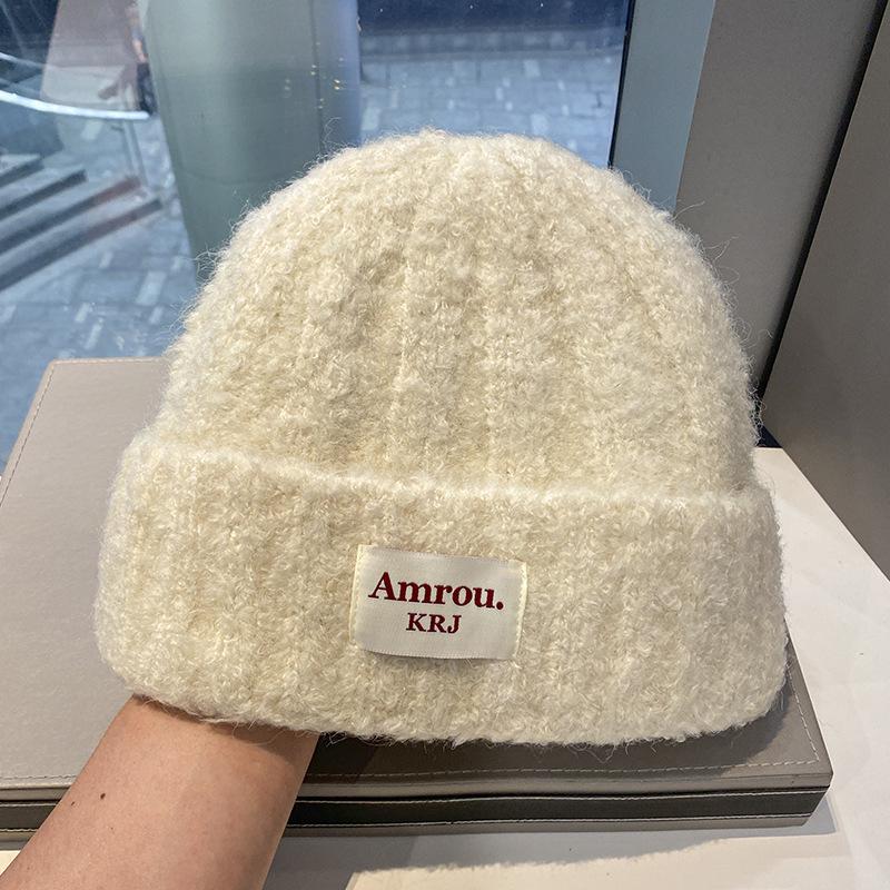 

Winter warm plush knitted hat for women, new soft versatile ear-protecting hat, cold-proof, suitable for shopping, with patches, truly warm hat M(55-60cm) бежевий