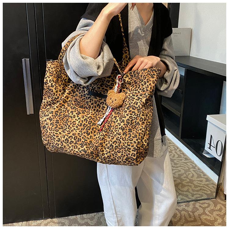 Retro Large Capacity Leopard Print Canvas Bag Commuting Women's Bag Lazy Style Shoulder Bag