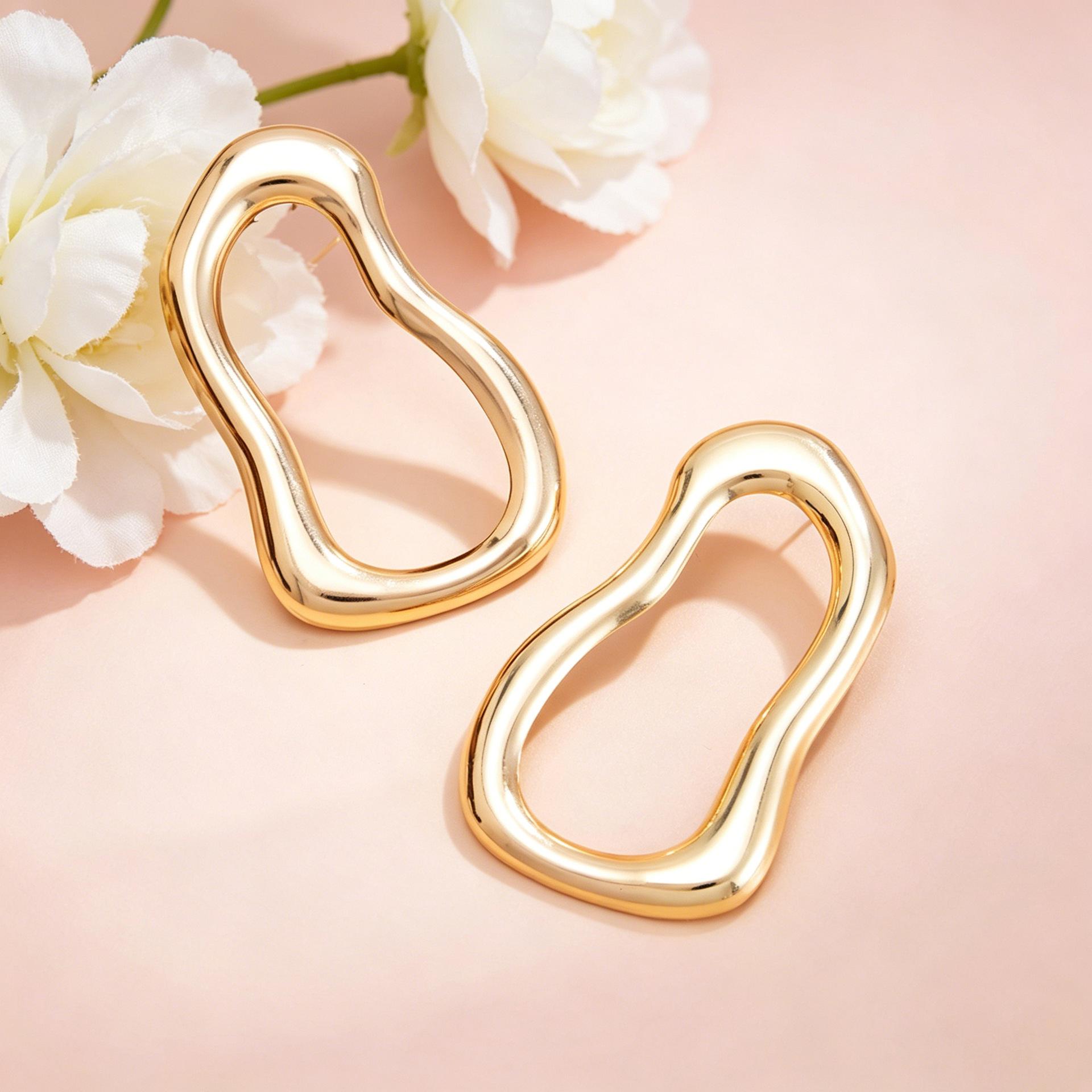 Personalized Metal Irregular Geometric Hollow Earrings, Simple Temperament Cold Wind Earrings золотисто-желтый