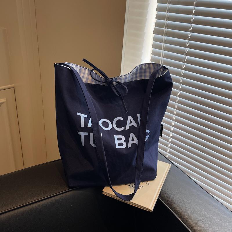 

New large-capacity printed shoulder women s bag oblique span bag fashionable and simple commuter shoulder bag tote bag синій