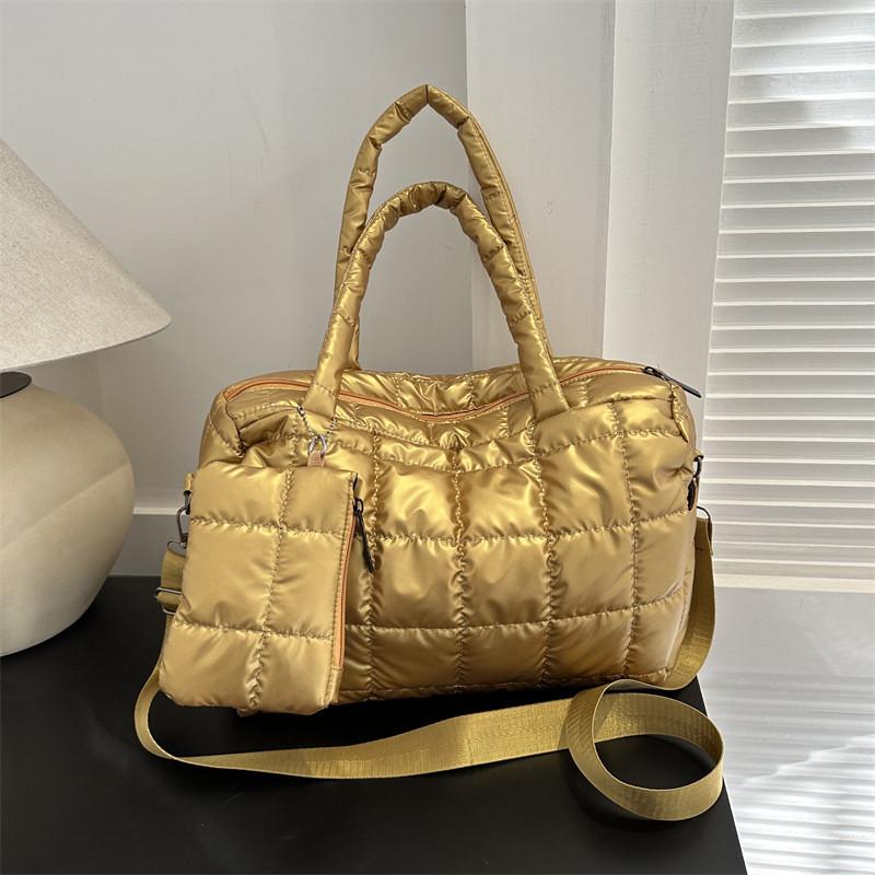 Modern And Chic Womens Single Shoulder Bag With Ample Room For Daily Essentials In Colors Classic