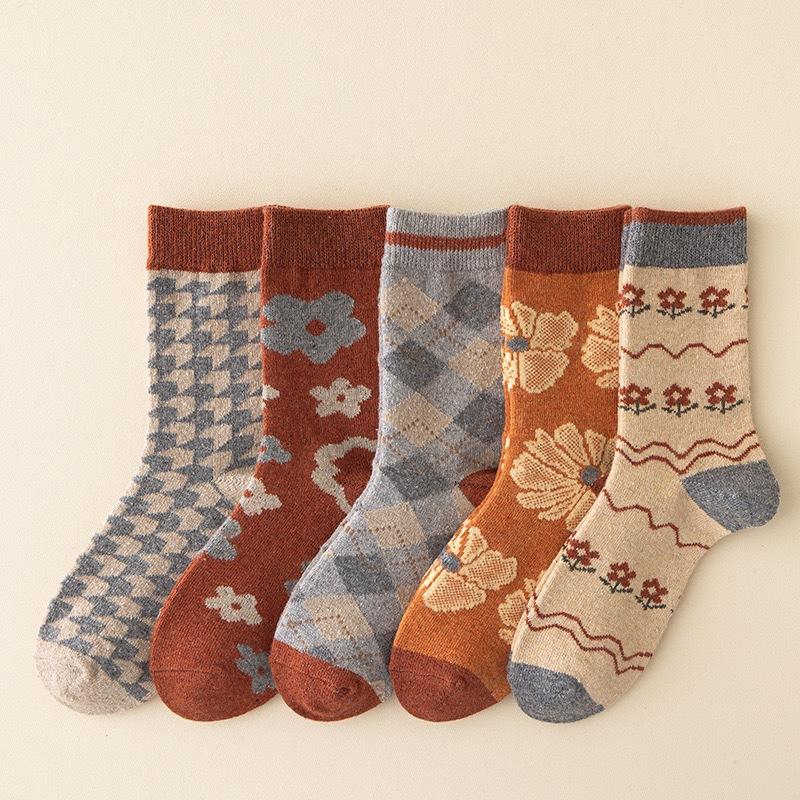 5 Pairs of Ladies' New Autumn Winter Vintage Court Style Jacquard National Windpipe Wool Socks