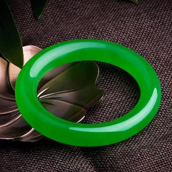 Imperial Green Jade Ladies Bangle - Icy Green Quartzite Jade Bangle
