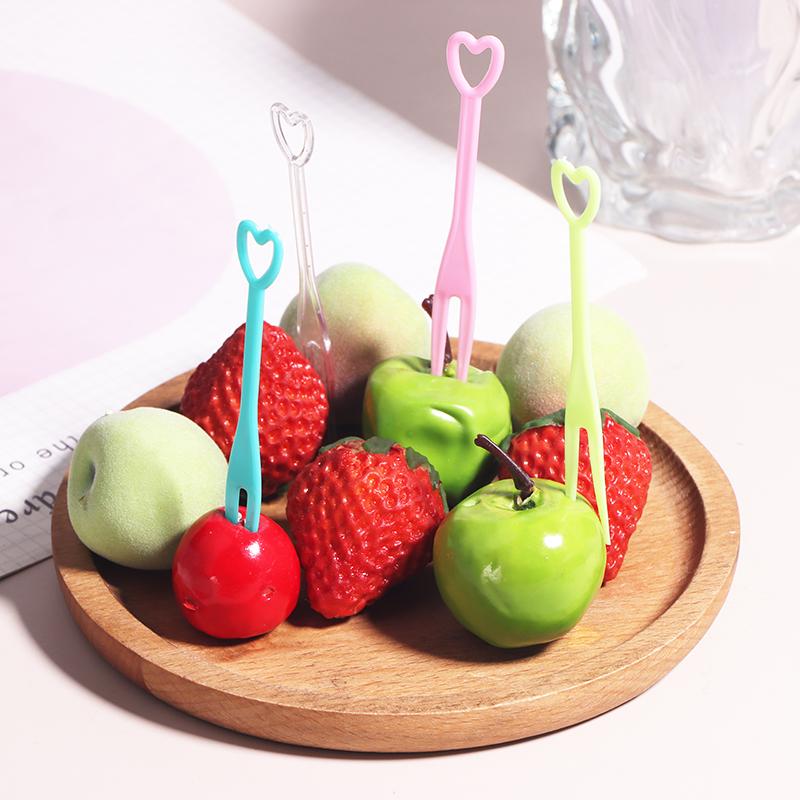 500Pcs Mini Disposable Heart Fruit Fork Mini Snack Cake Dessert Home Dining Plastic Food Fruit Pick Toothpick Bento Party Decor