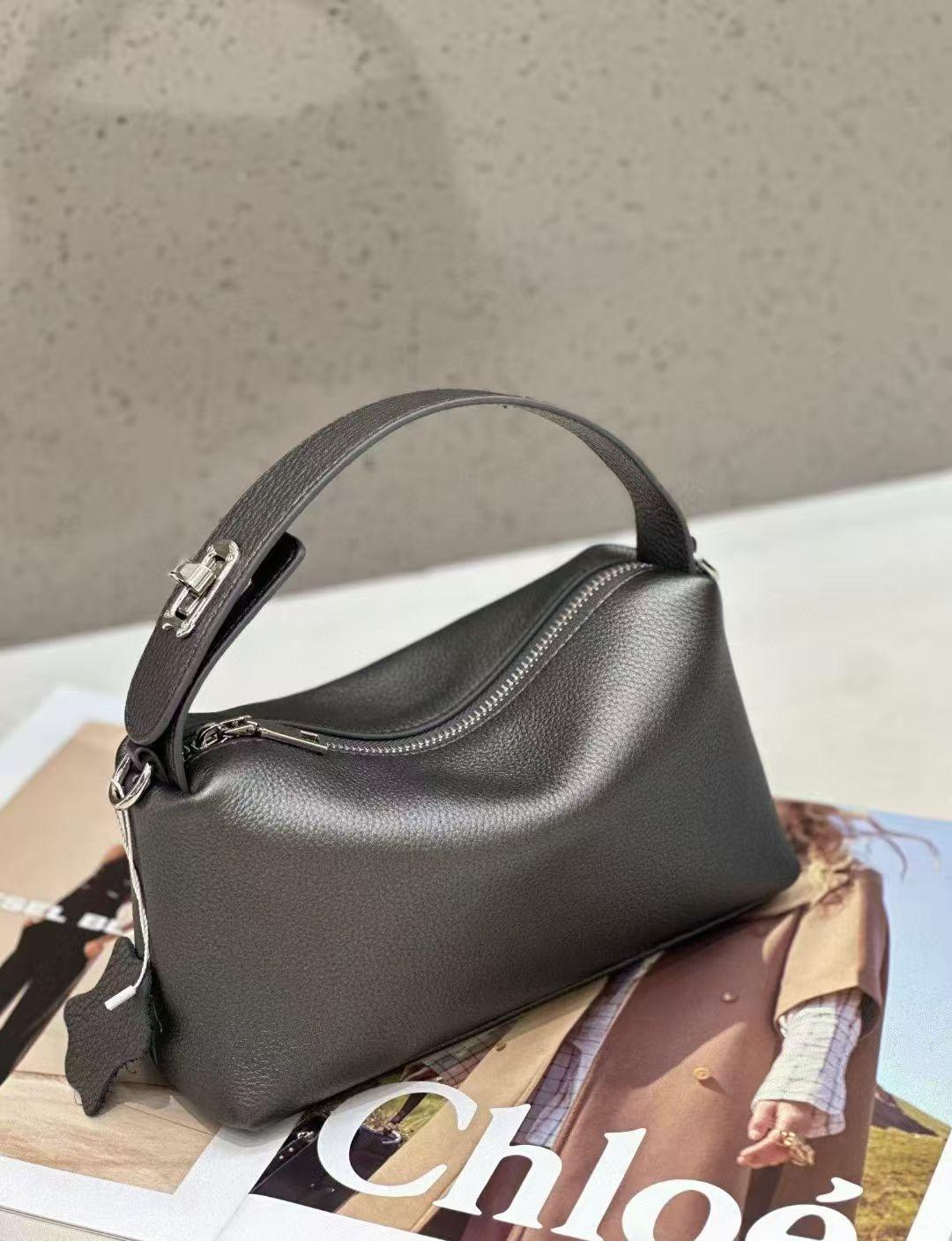 

Korean Niche Women s Handbag 2025 New Style Simple Casual Underarm Bag Shoulder Manufacturer s Approval Length: 22X9X11cm