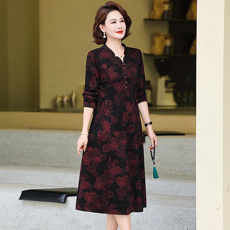 Elegant Plus Size Jacquard V-neck Dress for Middle-aged Women - Flattering, Slimming, and Long-sleeved for Spring and Fall