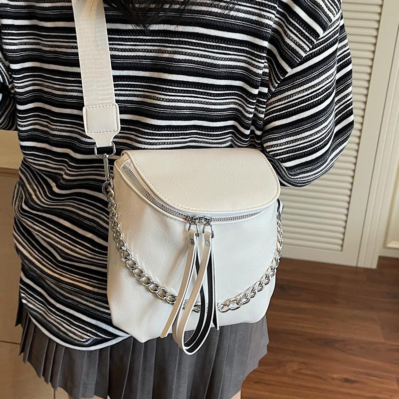Korean Version Niche Design Saddle Bag Women's 2025 New Fashion Chain Messenger Bag Casual Sports Style Shoulder Bag Tide