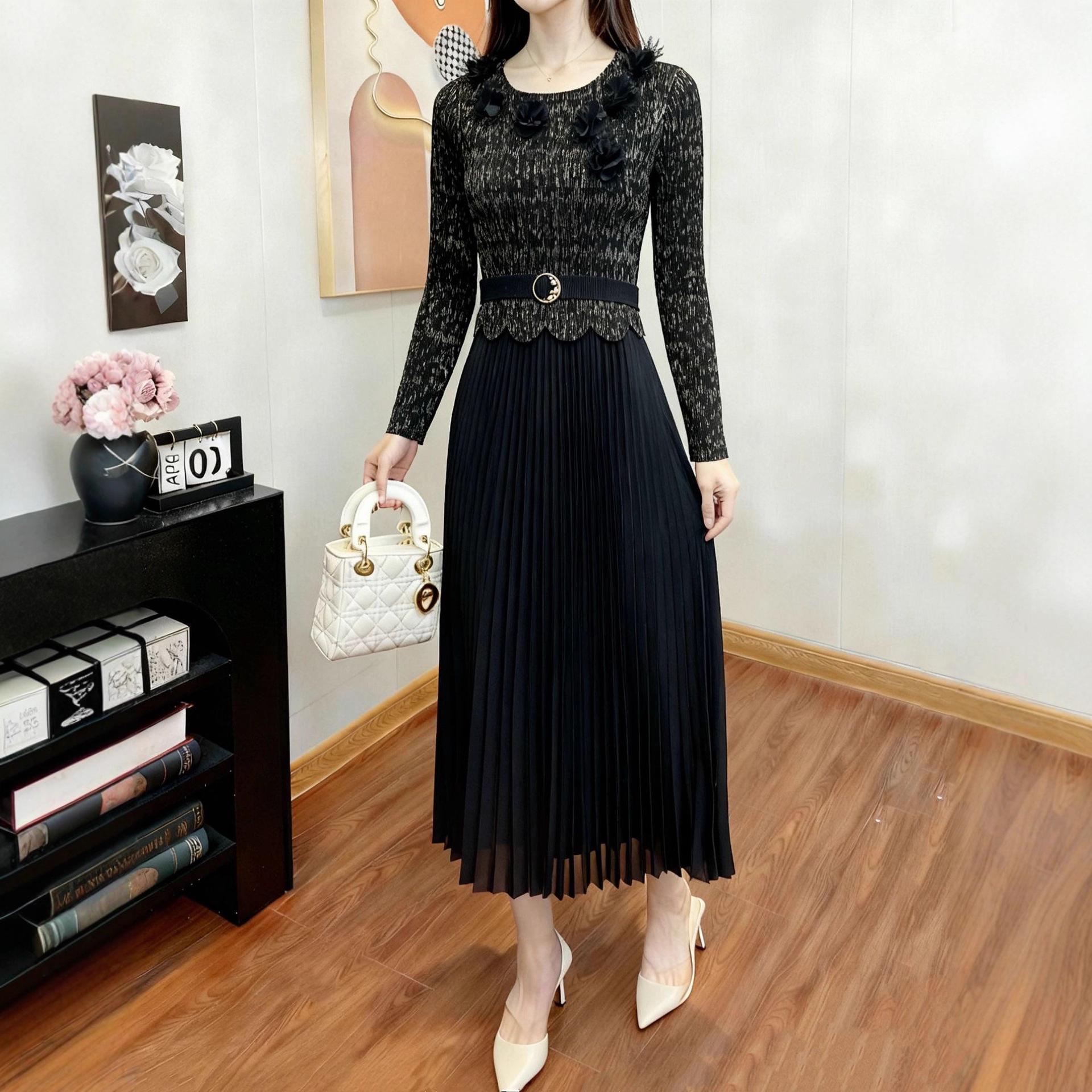 

Elegant Slimming Pleated Dress with 3D Floral Design One Size