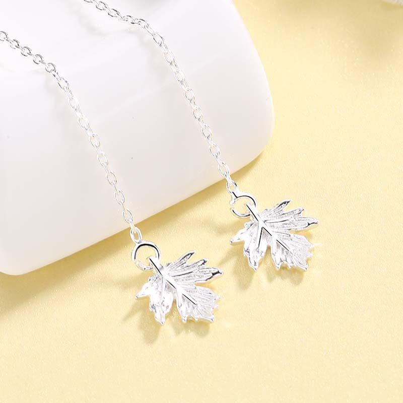 Schlanke Ohrringe Weiblichkeit Lange Baumblatt-Ohrringe Tag Quaste Kleine Frische Ahornblatt-Ohrringe