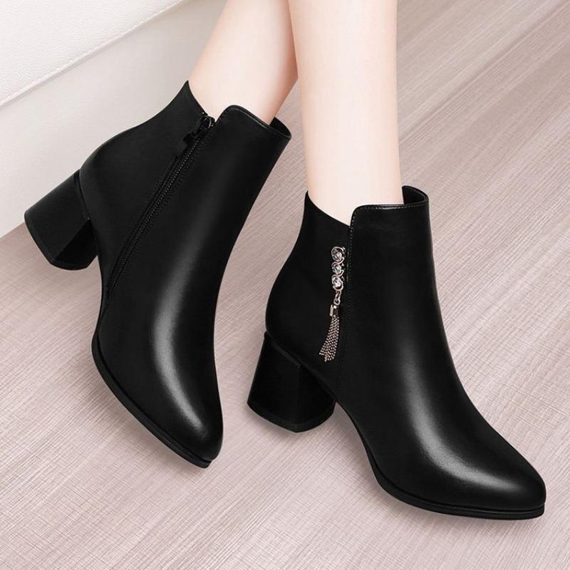 Korta modebomullsstövlar dam höst och vinter nya mjukbottnade Martinstövlar mångsidiga tjock klack mellanhög klack sammet termiska läderstövlar