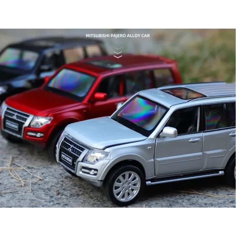 1/32 Mitsubishi PAJERO Slitinové auto Odlitky a Hračková vozidla Kovový Simulační model auta Natahovací Zvukové Světlo Dětský dárek
