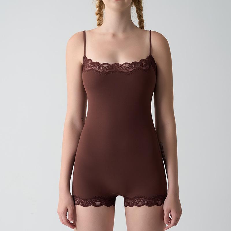 

Кружевное боди-майка SKIMS Kardashian: Приятная к коже нюдовая одежда для йоги с контролем живота и лифтингом бедер M