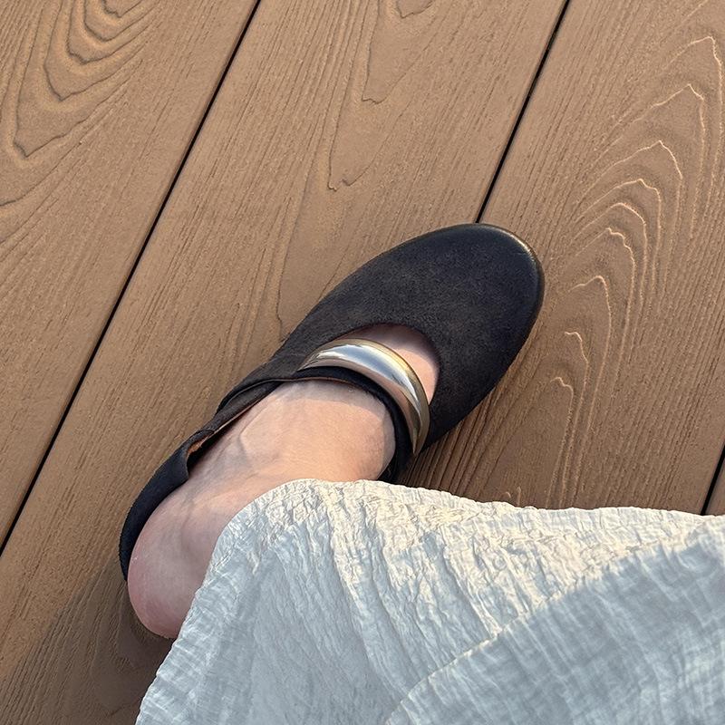 

Genuine leather polished retro two-wear single shoes women s European station 2025 summer thick-soled metal buckle round head can be stepped on 40